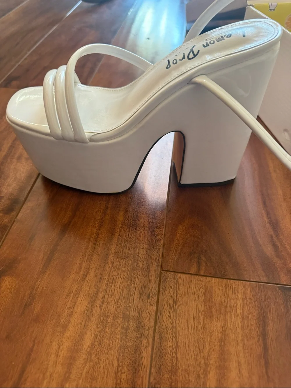 Lemon Drop by Privileged white Jicole size 7